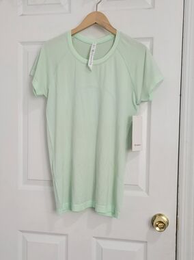 Lululemon Shir Women  M eLight Mint Green Athletic Tee